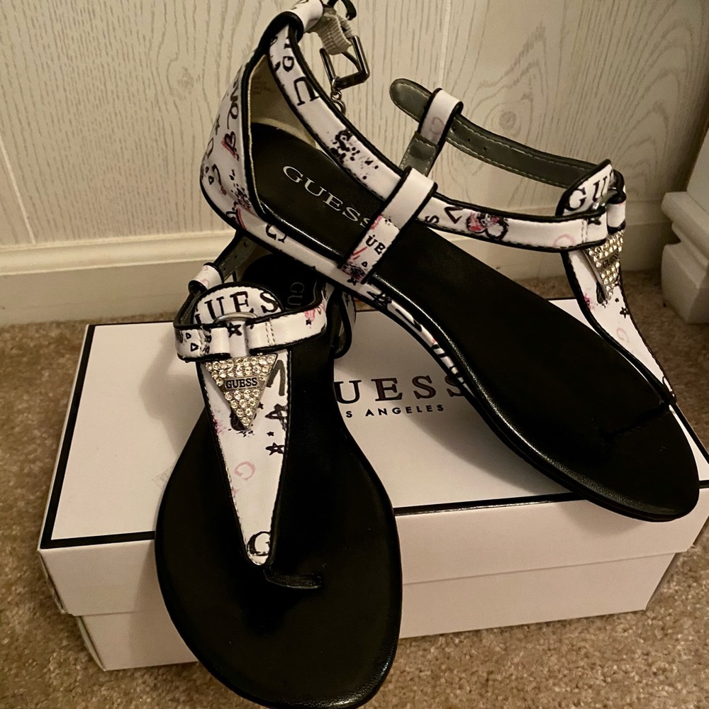 EUC Guess sandals